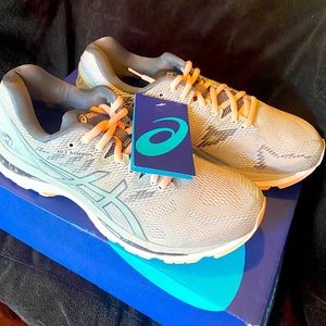 NWT ASICS Gel Nimbus 20 - womens size 10